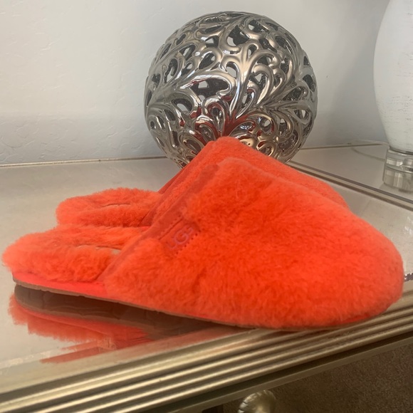 UGG Fluffette Slipper - Picture 2 of 7